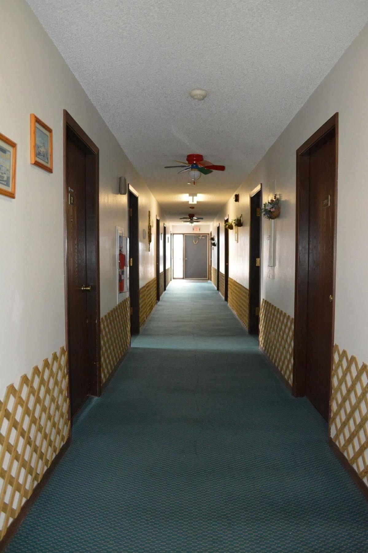 Bloomer Inn & Suites Luaran gambar