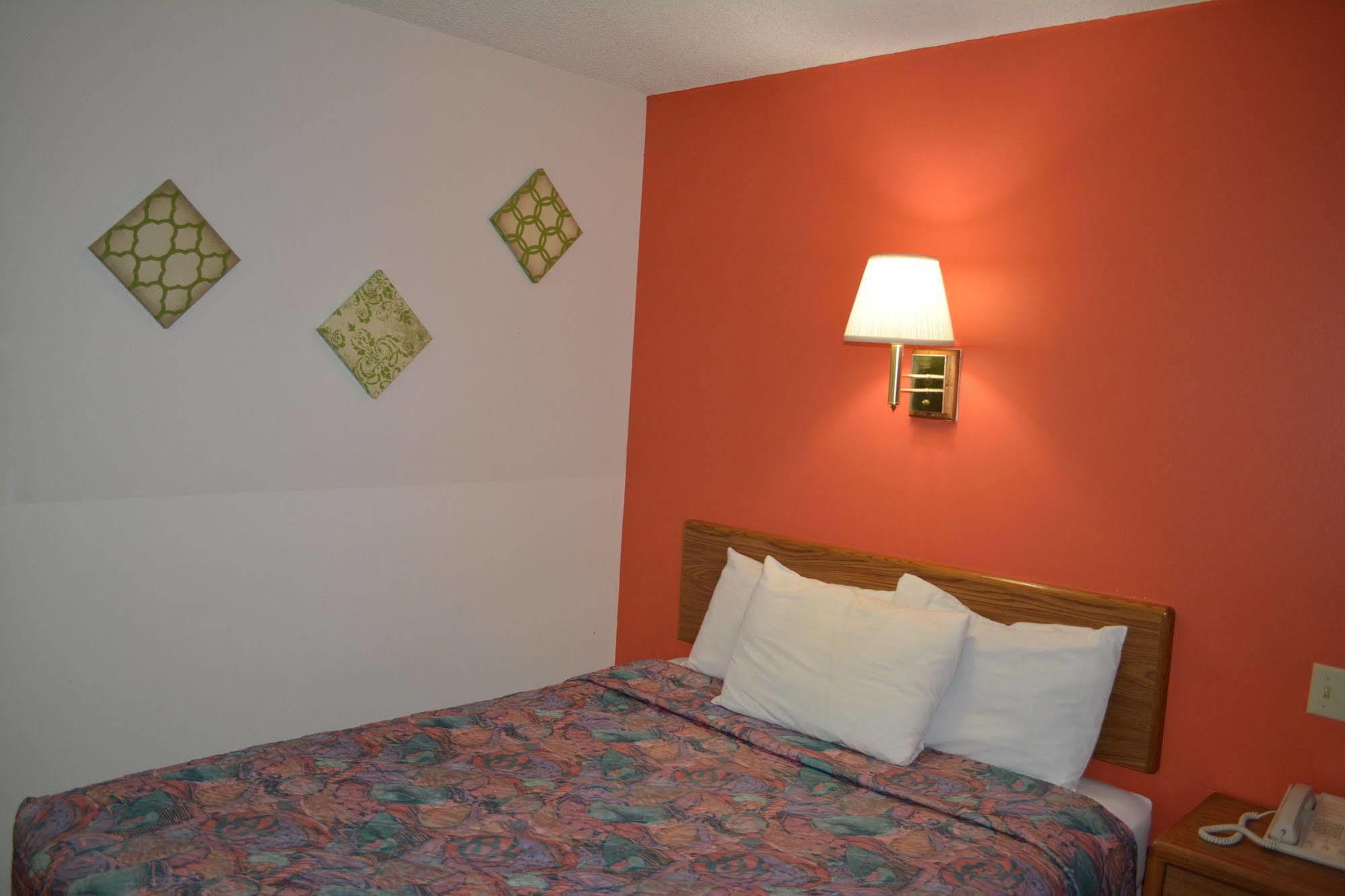 Bloomer Inn & Suites Luaran gambar